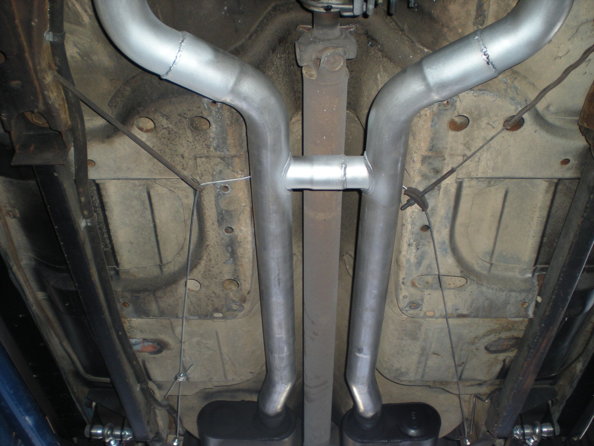 Flowmaster Crossmember-Back Exhaust System (1050-FM) – view 3