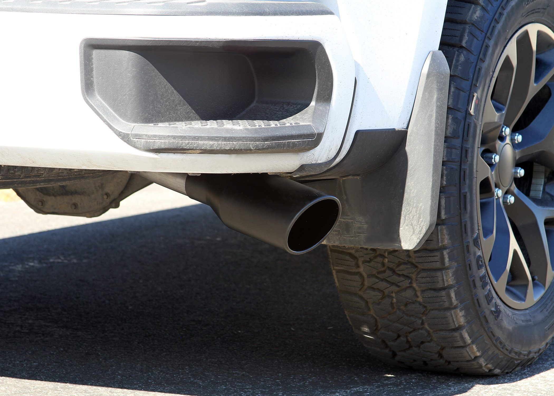 Flowmaster Flow FX Cat-Back Exhaust System (718114) – view 2