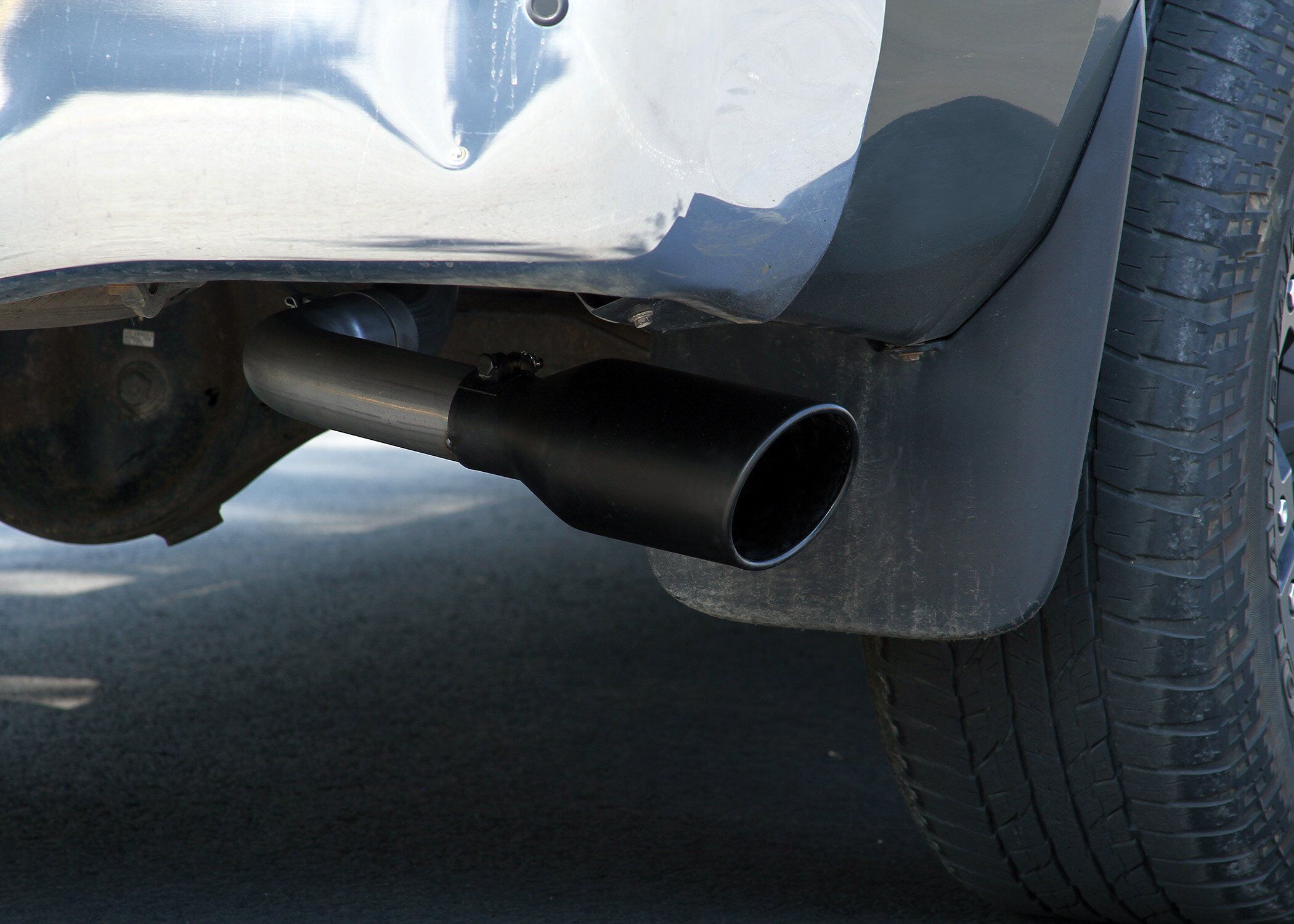 Flowmaster Flow FX Cat-Back Exhaust System (718106)